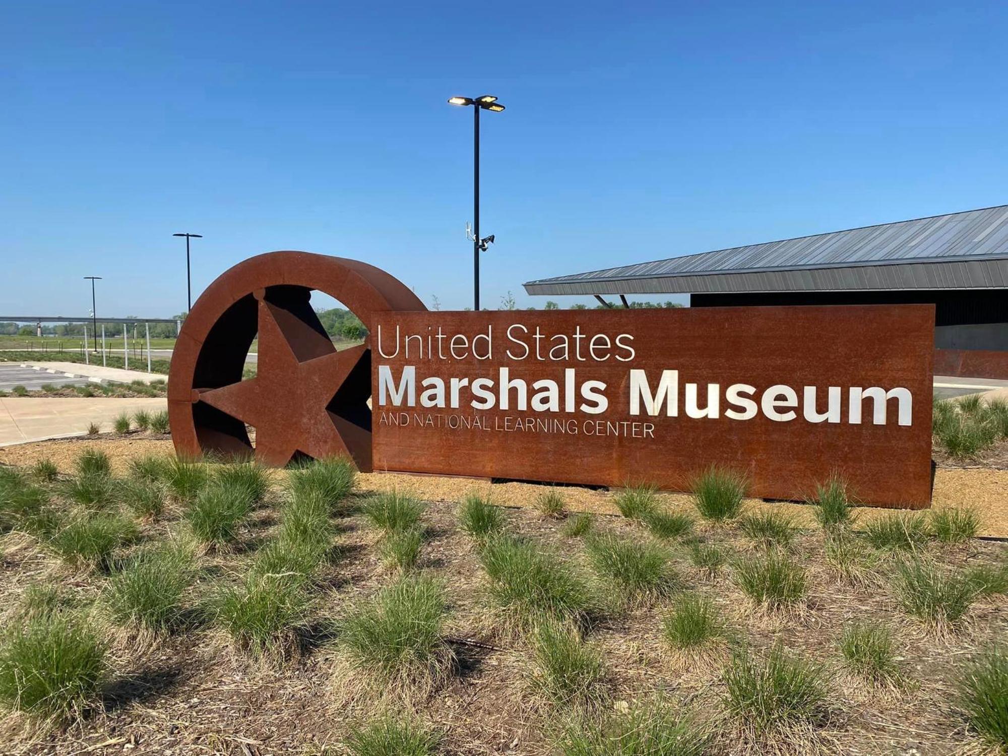 Old Fort Loft King & Queen Suites Nearest Accomodation To Marshals Museum Power Your Ev For Free! Fort Smith Exteriér fotografie